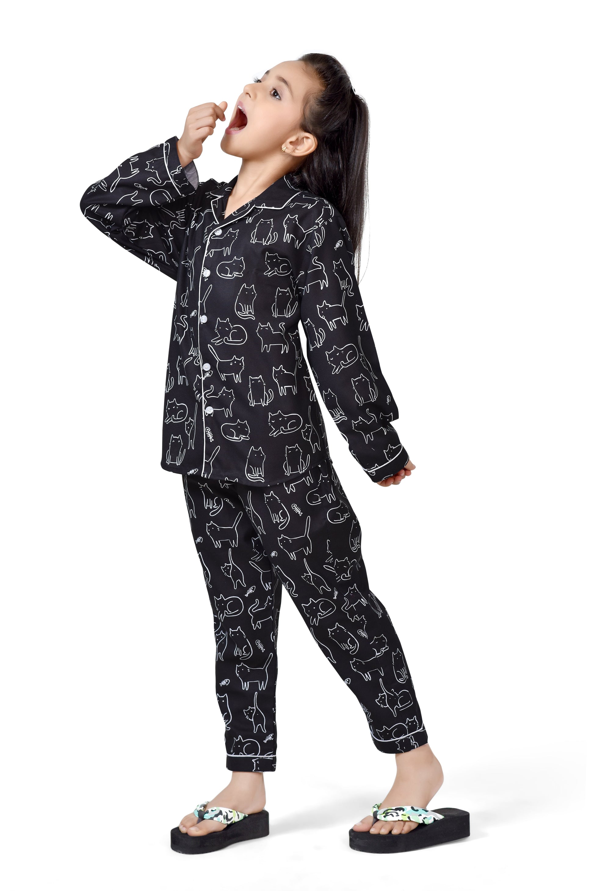 Black Cat Print Girls Cotton Long Night Suit Set - Side View