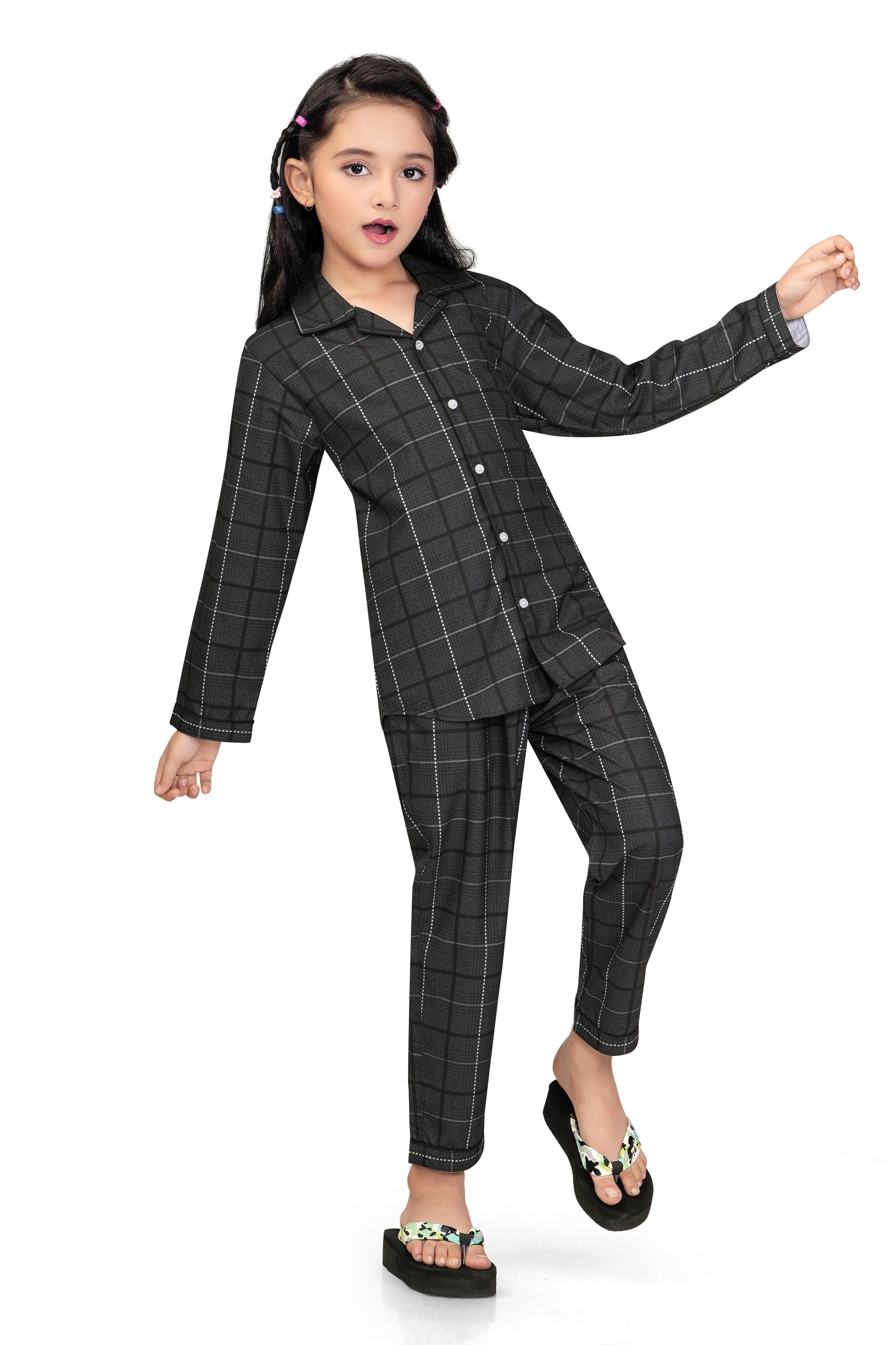 Black-Checks-Printed-Girl-Nightsuit-Set-SideView