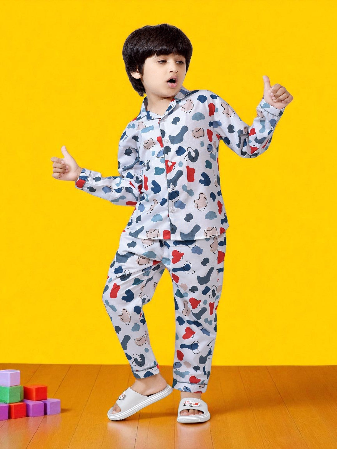 White Paint Splash Printed Fullsleeve Nightsuit